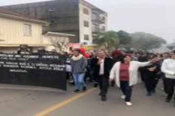 Foto - CAMINHADA DE VALORIZAÇÃO A VIDA MARCOU A MANHÃ COM CENTENAS DE PARTICIPANTES