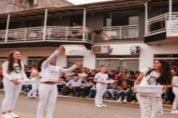 Foto - DESFILE CIVICO CULTURAL FICOU NA HISTÓRIA DOS 60 ANOS DO MUNICÍPIO