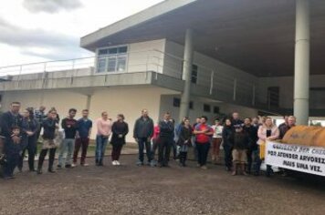 Foto - DEPUTADO GIOVANI CHERINI OFICIALIZA ENTREGA DE MÁQUINA