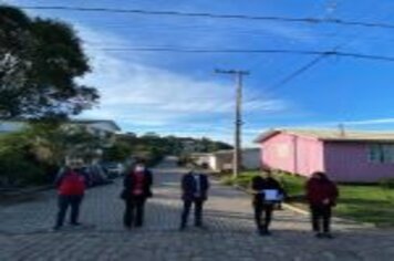 Foto - TRÊS IMPORTANTES RUAS RECEBEM PAVIMENTAÇÃO NO BAIRRO NOSSA SENHORA DAS GRAÇAS