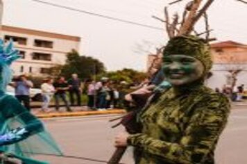 Foto - DESFILE CIVICO CULTURAL FICOU NA HISTÓRIA DOS 60 ANOS DO MUNICÍPIO