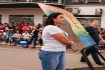 Foto - DESFILE CIVICO CULTURAL FICOU NA HISTÓRIA DOS 60 ANOS DO MUNICÍPIO