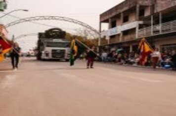 Foto - DESFILE CIVICO CULTURAL FICOU NA HISTÓRIA DOS 60 ANOS DO MUNICÍPIO