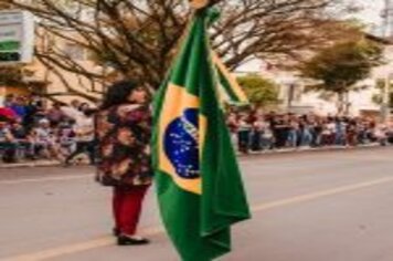 Foto - DESFILE CIVICO CULTURAL FICOU NA HISTÓRIA DOS 60 ANOS DO MUNICÍPIO