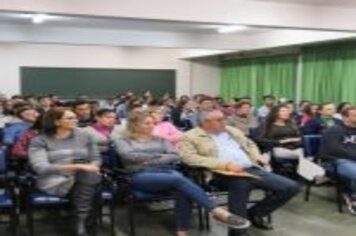 Foto - PALESTRA INICIA A SEMANA DA PREVENÇÃO, CONSCIENTIZAÇÃO E COMBATE A DEPENDENCIA QUÍMICA.