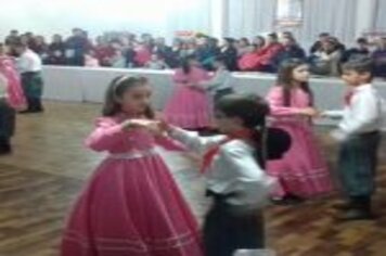 Foto - APRESENTAÇÕES CULTURAIS MARCARAM A FEIRA DO LIVRO