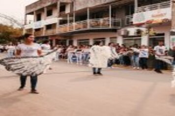 Foto - DESFILE CIVICO CULTURAL FICOU NA HISTÓRIA DOS 60 ANOS DO MUNICÍPIO