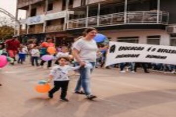 Foto - DESFILE CIVICO CULTURAL FICOU NA HISTÓRIA DOS 60 ANOS DO MUNICÍPIO