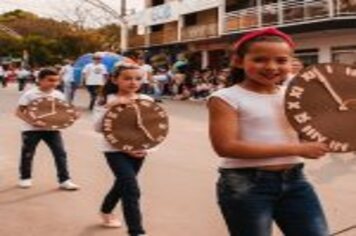 Foto - DESFILE CIVICO CULTURAL FICOU NA HISTÓRIA DOS 60 ANOS DO MUNICÍPIO