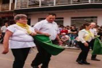 Foto - DESFILE CIVICO CULTURAL FICOU NA HISTÓRIA DOS 60 ANOS DO MUNICÍPIO