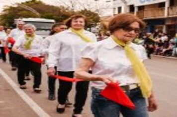 Foto - DESFILE CIVICO CULTURAL FICOU NA HISTÓRIA DOS 60 ANOS DO MUNICÍPIO