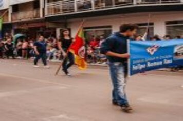 Foto - DESFILE CIVICO CULTURAL FICOU NA HISTÓRIA DOS 60 ANOS DO MUNICÍPIO