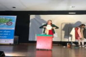 Foto - APRESENTAÇÃO TEATRAL OCORREU EM TRÊS TURNOS PARA QUE TODA POPULAÇÃO PUDESSE ASSISTIR