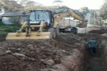 Foto - Iniciou nesta semana as obras de saneamento básico nas Ruas Belo Horizonte e Assis Brasil junto ao Bairro Nossa Senhora das Graças