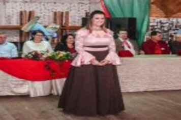 Foto - PREFEITO E VICE-PREFEITA PARTICIPAM DE HOMENAGEM AS MULHERES TRADICIONALISTAS DO MUNICÍPIO