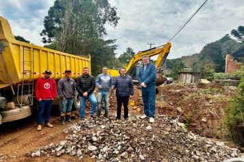 Pavimentação asfáltica está em andamento