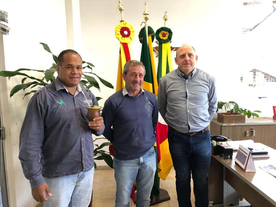 PREFEITO RECEBE COORDENADOR REGIONAL DA AGRICULTURA