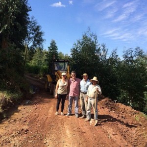 Vice-Prefeito acompanhando recuperação e melhorias nas estradas do interior do Município