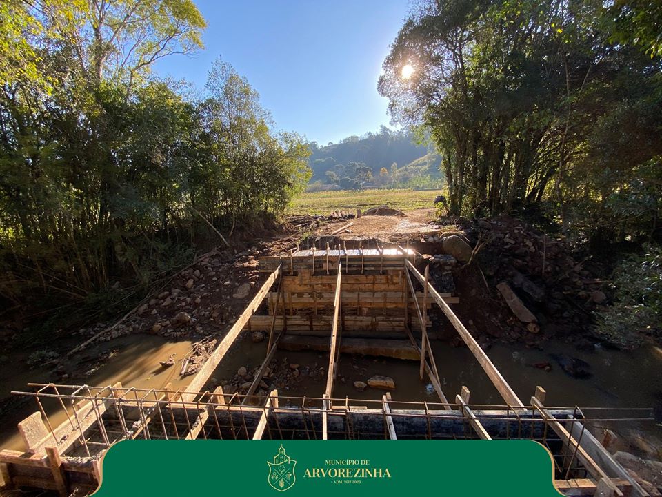 PONTE EM TORRES GONÇALVEZ ESTÁ SENDO RECONSTRUÍDA