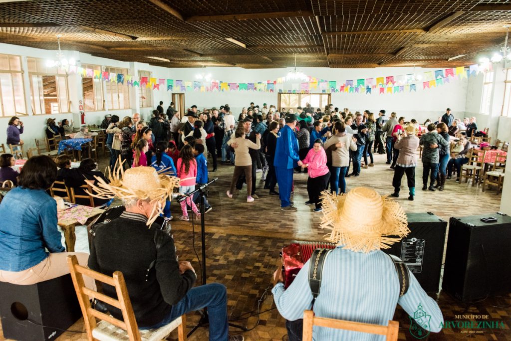 Encontro festivo encerra programação do Junho Violeta