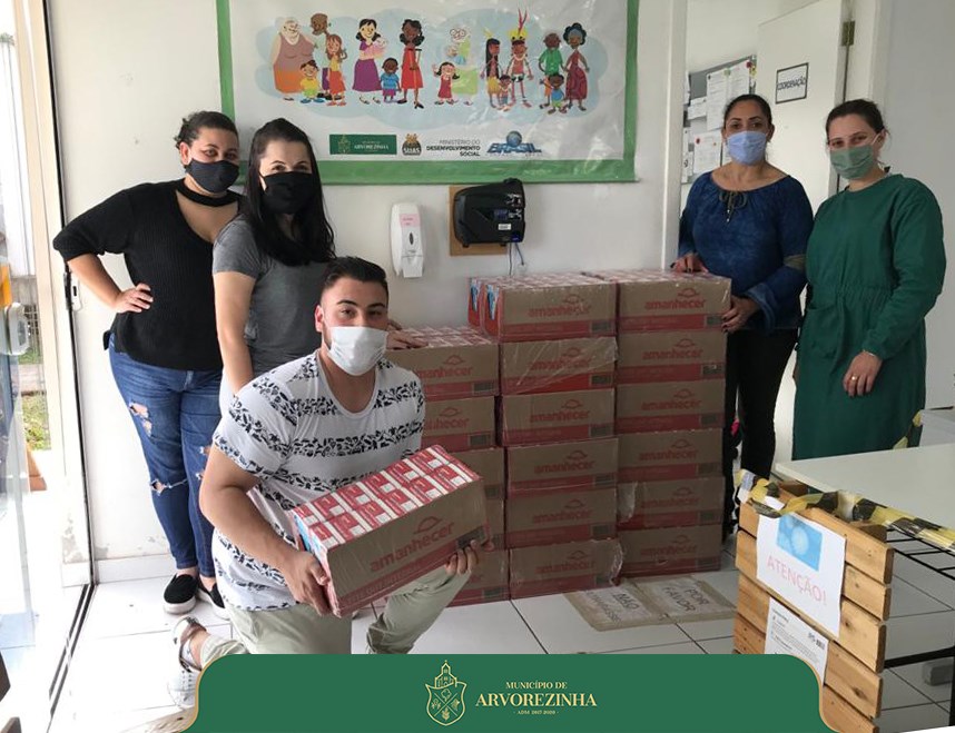 CRAS RECEBE DOAÇÃO DE LEITE DA JCI