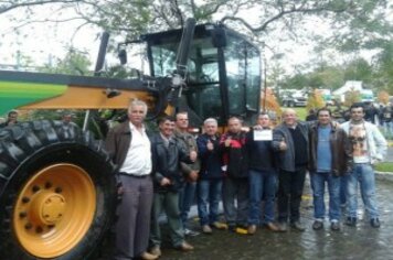Município é contemplado com Motoniveladora