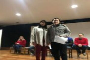 JOVENS DISPENSADOS DO SERVIÇO MILITAR FAZEM JURAMENTO À BANDEIRA