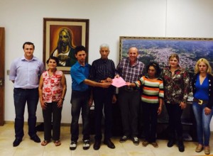 Prefeito Luizinho Entrega de Escrituras de Casas Populares